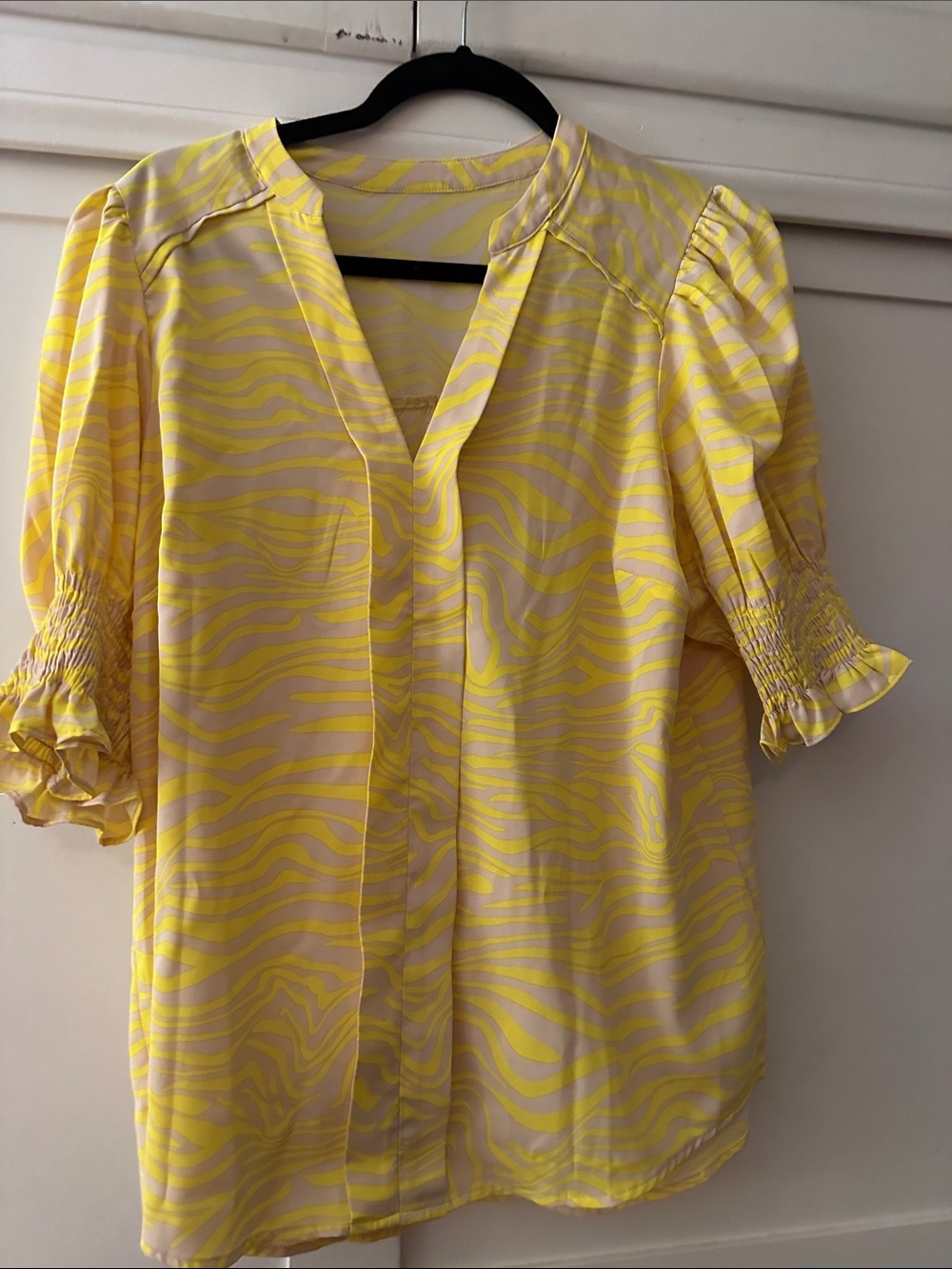 Women’s Yellow Patterned V-Neck Blouse with Smocked Sleeves
